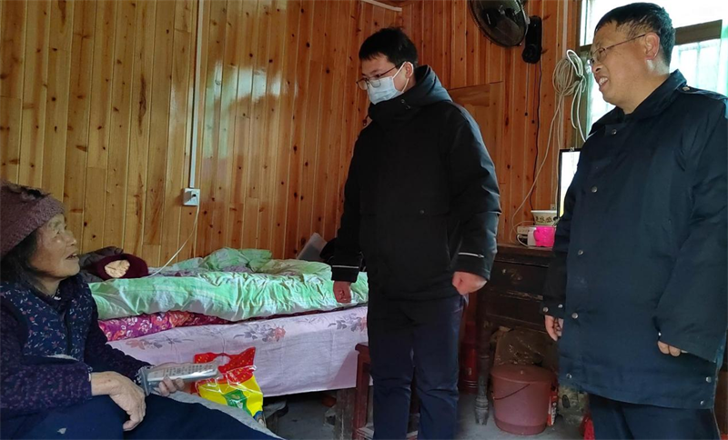 洞口县罗溪瑶族乡开展春节前走访慰问活动