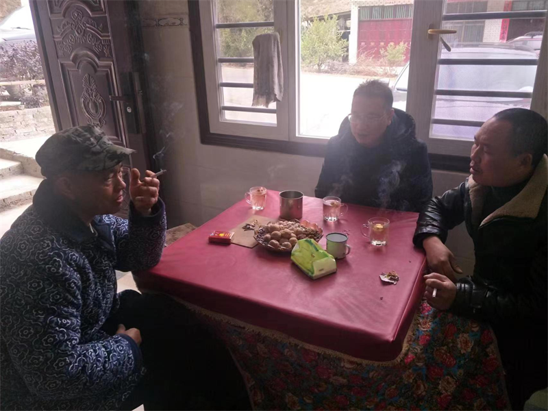 洞口县花园镇开展春节走访“三胞三眷”与慰问侨眷活动