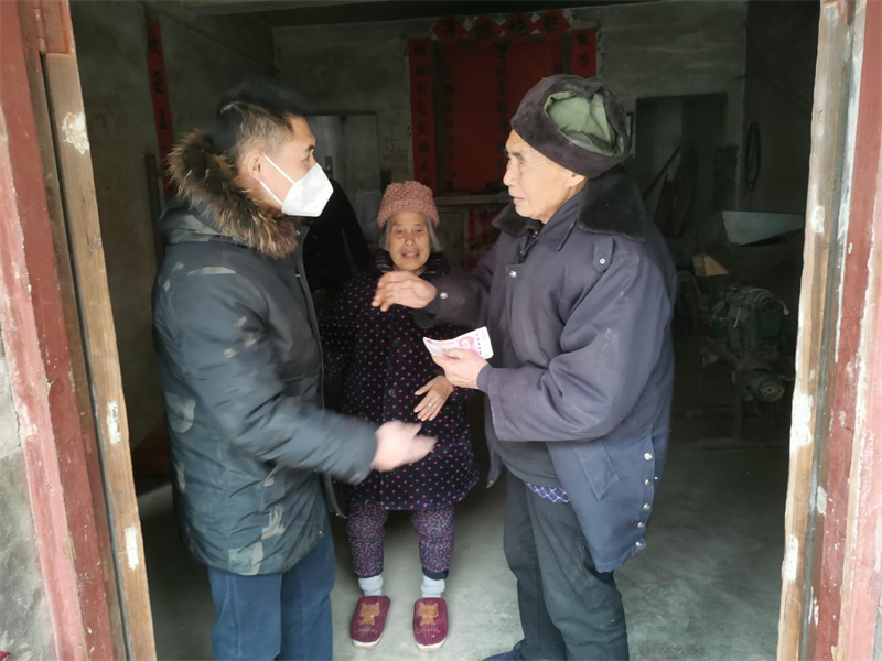 洞口县黄桥镇开展春节走访慰问侨属侨眷活动
