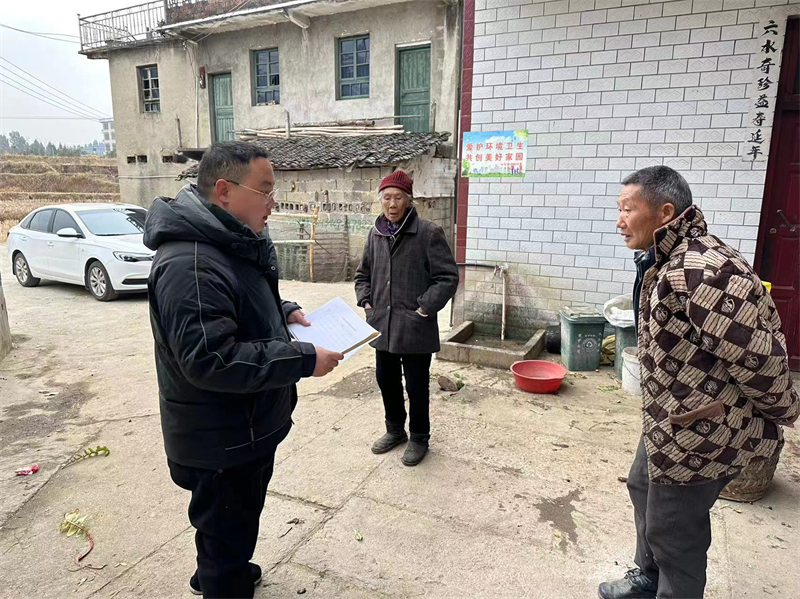 洞口县水东镇团委开展困难青少年团员新春慰问活动