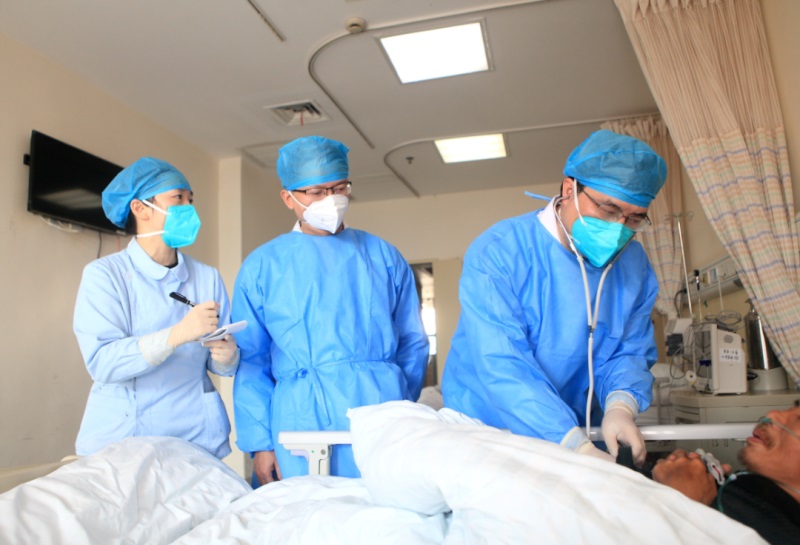 邵阳市中心医院亚重症病区：快！快！快！生死时速与“死神”对决