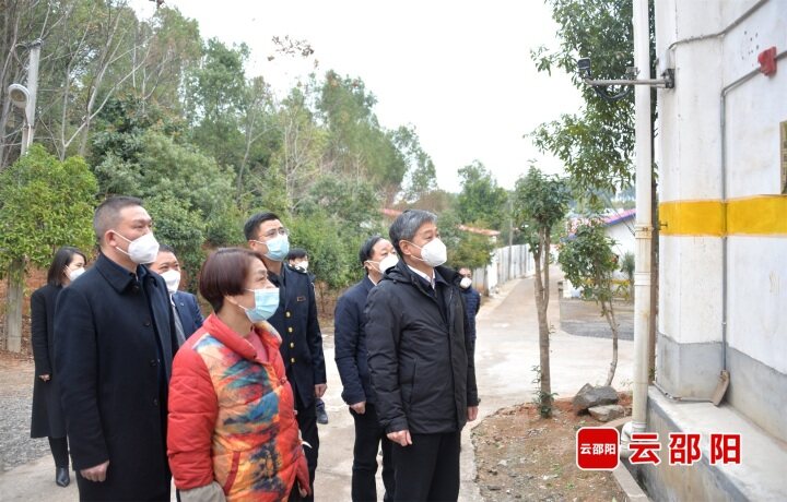严华在市区督导春节安全生产和市场保供工作