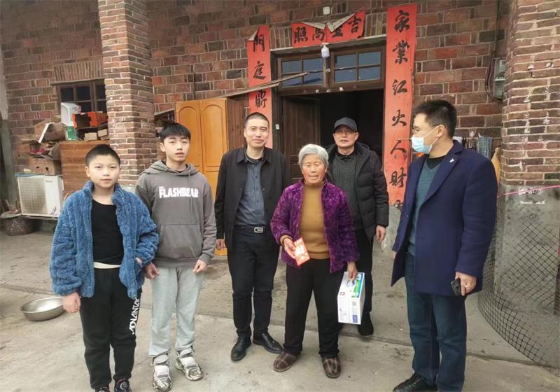 洞口县高沙镇：企业家献爱心温暖患病群众心