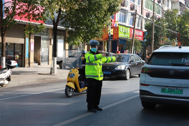 全力保畅护安，新邵交警圆满完成春节假期交通安保工作