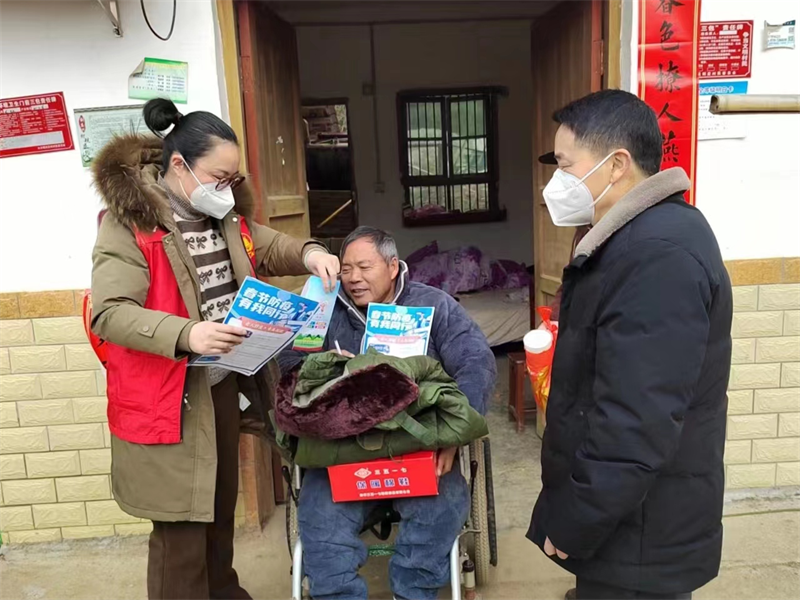 洞口县水东镇刘庄村开展送药上门志愿服务活动