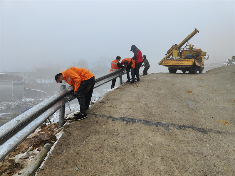 新宁县公路建设养护中心多措并举护春运平安过节