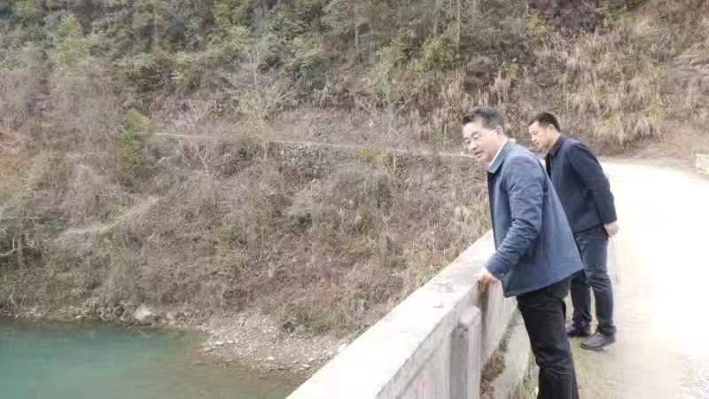 洞口县：张纲学一行开展新春上班首日巡河工作
