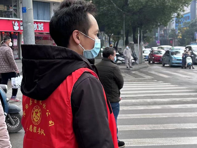 隆回县自来水公司积极开展“一亮两保”志愿服务活动