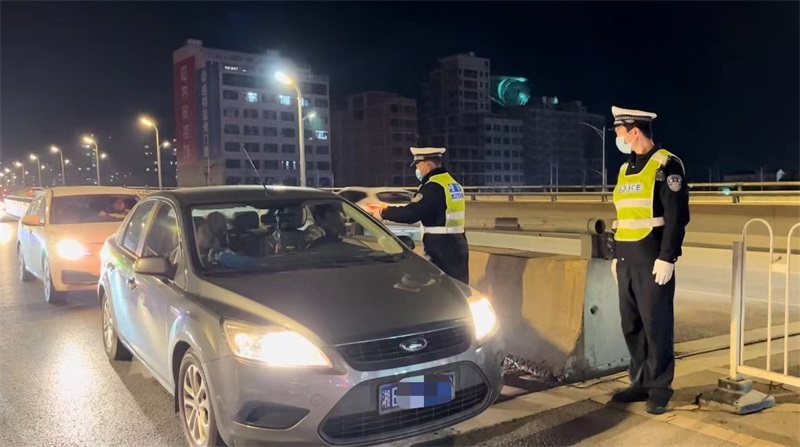 春节不打烊，邵东交警严查酒驾不放松