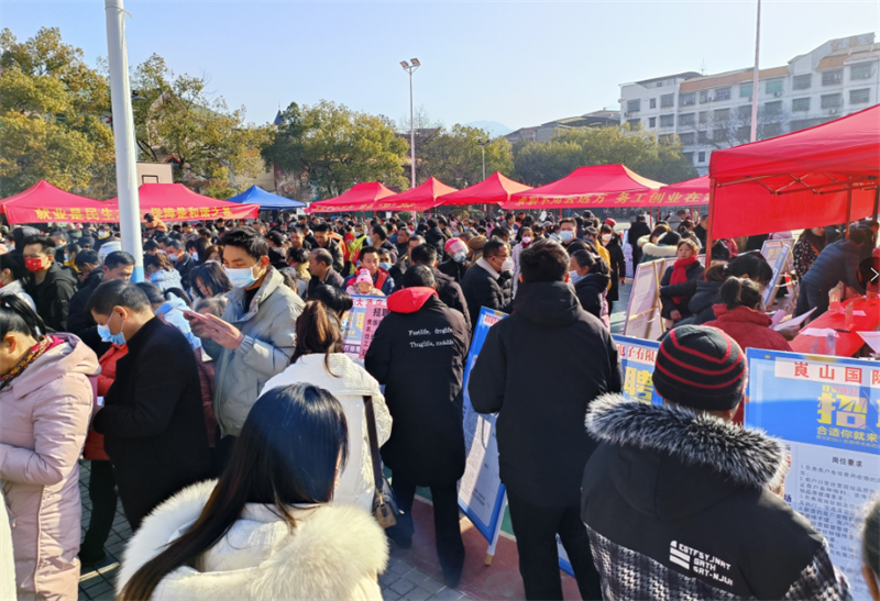 新宁县举办2023年春风行动暨就业援助月专场招聘会
