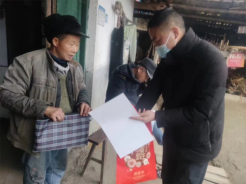 洞口县渣坪乡开展走访慰问监测户爱心帮扶送温暖活动