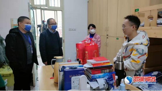 邵阳市中心医院看望慰问春节期间坚守岗位的住院医师、研究生