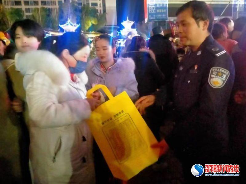 绥宁县长铺子苗族侗族乡：“法律明白人志愿者”化身“宣传员”“典”缀元宵节