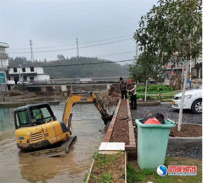新邵县严塘镇开展河长制“清四乱”专项整治行动