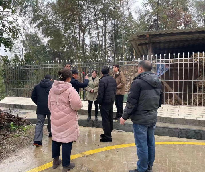 洞口县岩山镇菱角村易地扶贫安置点开展安全大督查