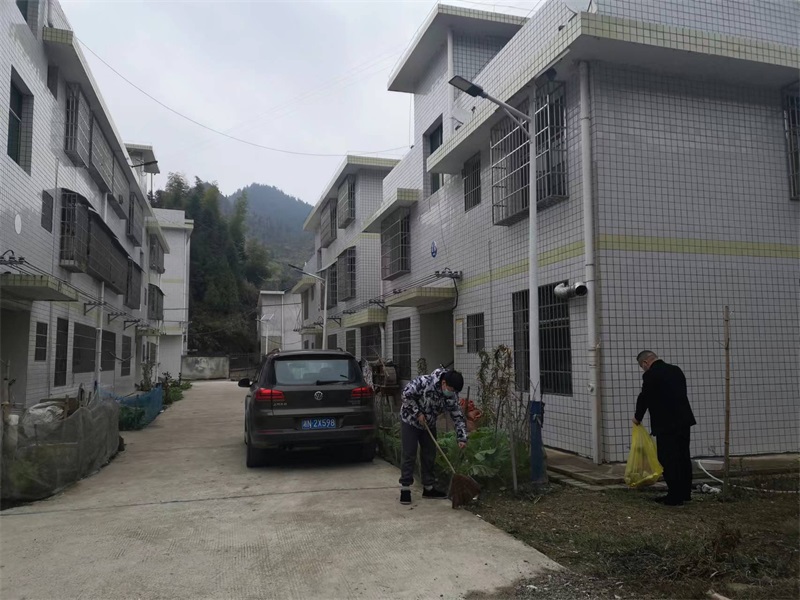 洞口县渣坪乡：开展易地搬迁安置点人居环境整治