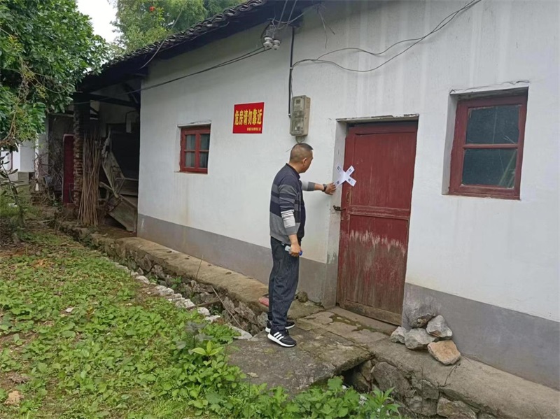 洞口县茶铺茶场管理区二家社区开展非经营性自建房整治销号工作