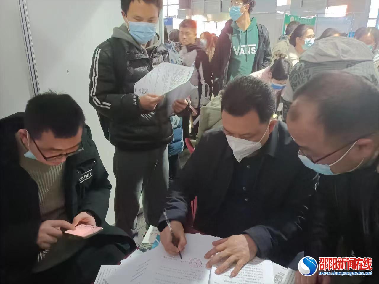 邵阳县人民医院参加湖南省卫生医药人才专场招聘会