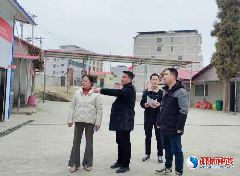 洞口县花古街道办领导深入洞口经开区田家学校调研