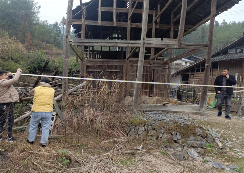 洞口县渣坪乡开展整治销号清零自建房行动