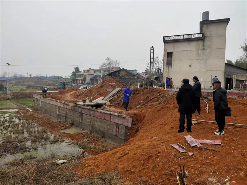 洞口县高沙镇开展农村自建房竹（木）脚手架专项整治工作