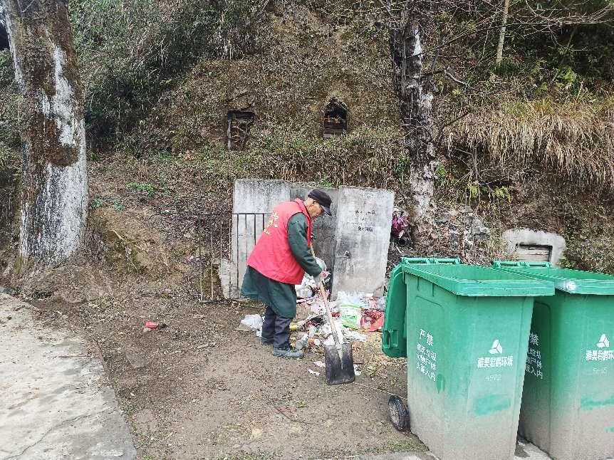 绥宁县东山侗族乡：以党建引领，深入开展春季爱国卫生志愿服务活动
