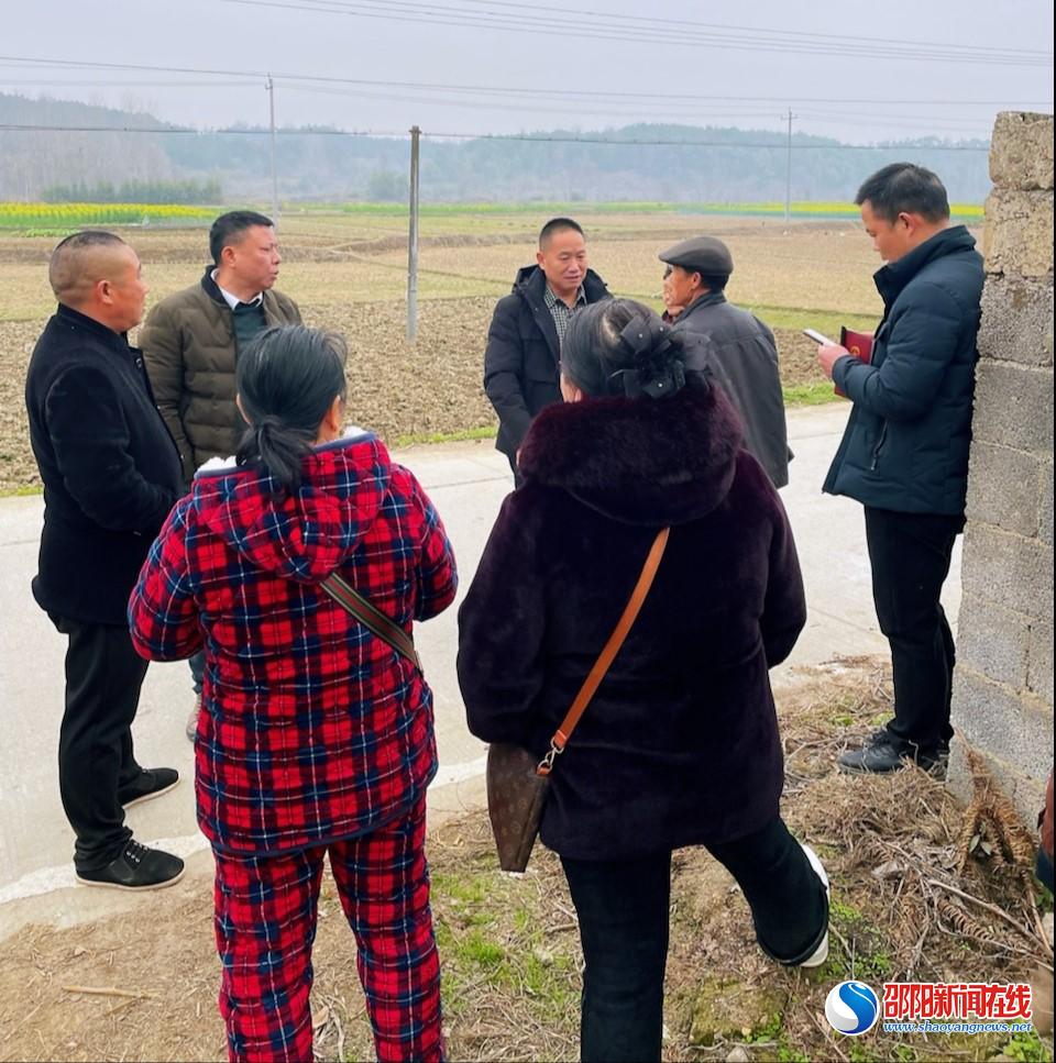 洞口县石江镇：“零距离”服务群众医保缴费