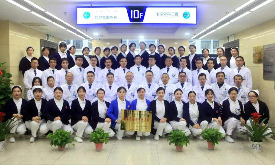 邵阳市中心医院泌尿外科完成一例巨大腹膜后肿瘤切除术
