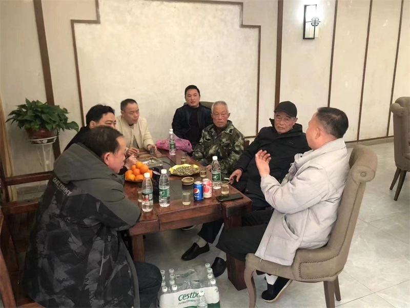隆回县西洋江镇米家村村“两委”组织乡贤召开座谈会