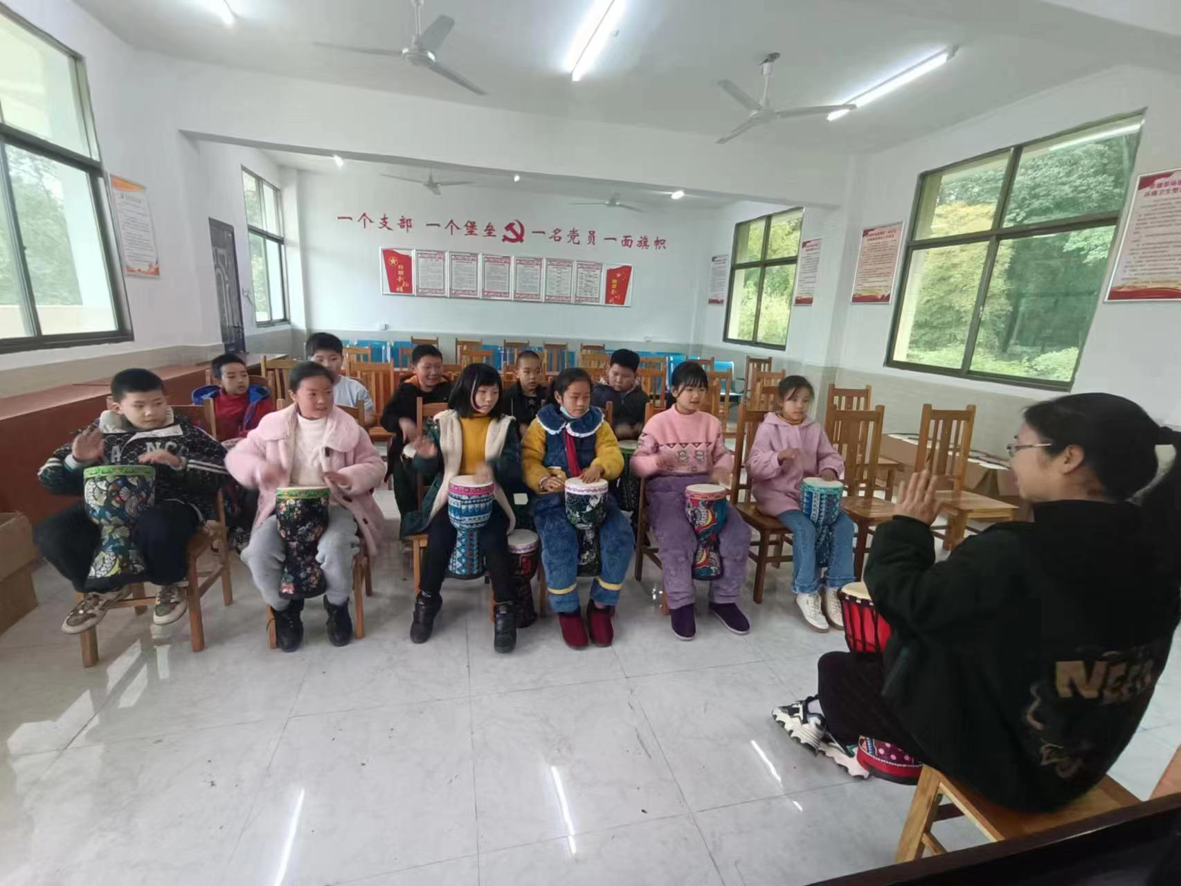洞口县茶铺茶场管理区二家社区：爱心业余课堂助成长