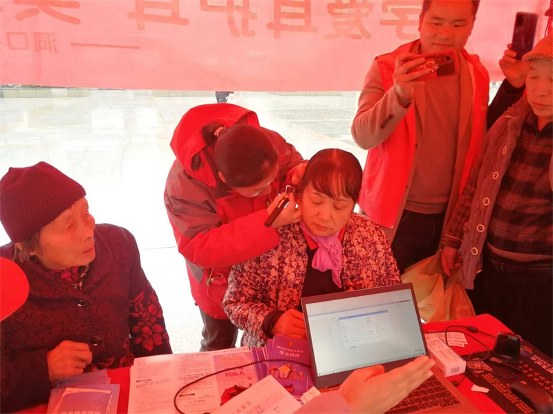 洞口县残联开展学雷锋志愿活动