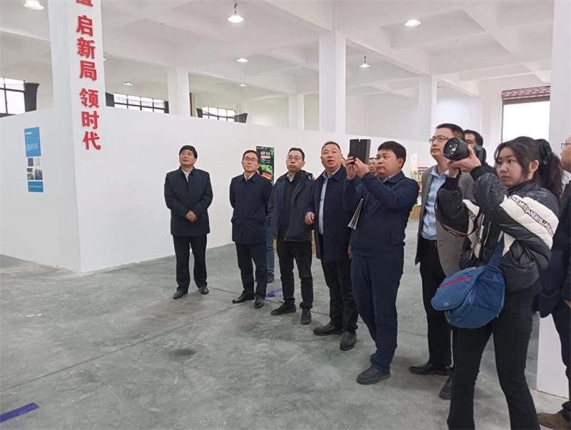毛朝辉赴新宁县龙丰果业考察调研