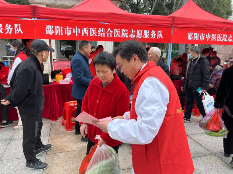 邵阳市中西医结合医院志愿者服务队开展志愿服务活动