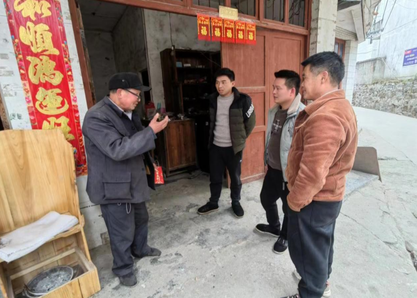 新宁县黄金瑶族乡开展优待证配送及慰问服务