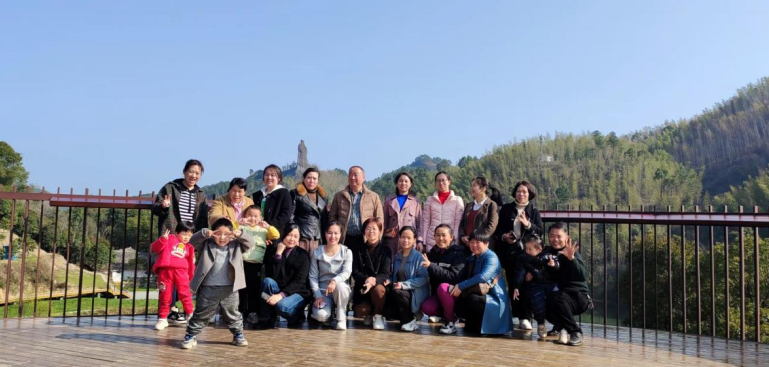 新宁县农业农村局开展“发扬登山精神，促进民族团结”登崀山比赛活动