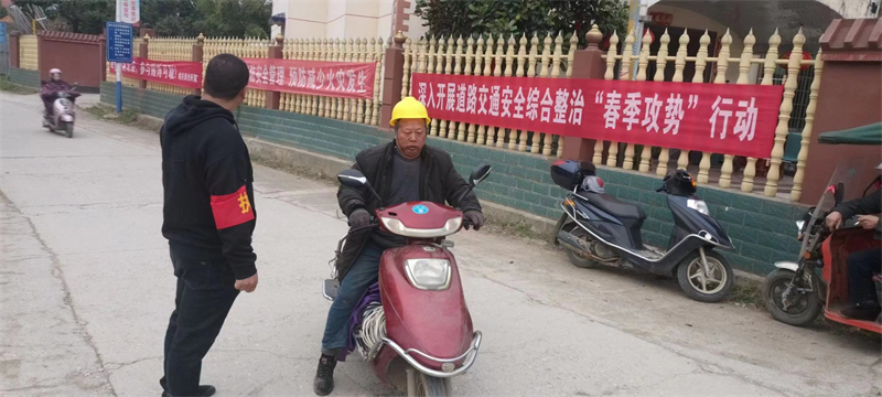 洞口县文昌街道大桥村开展道路交通安全劝导