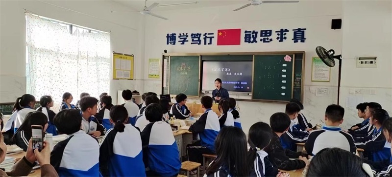 新邵县老科协送培下乡，助力精良教师队伍建设