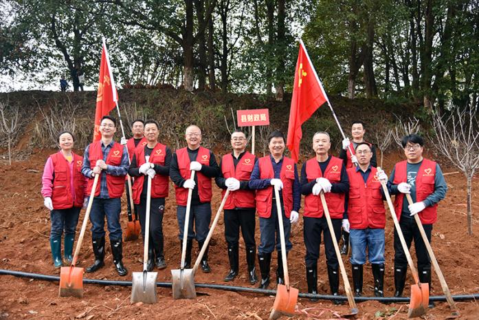 隆回县财政局：参加义务植树 建美丽生态隆回