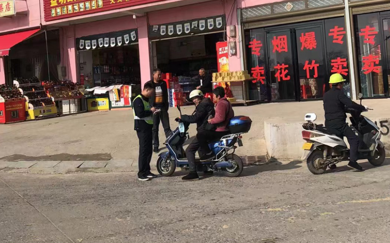 大祥区板桥乡：上路开展执法工作 护航道路交通安全