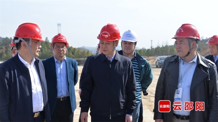 严华在隆回调研时强调：努力在高质量发展赛道上见到新气象