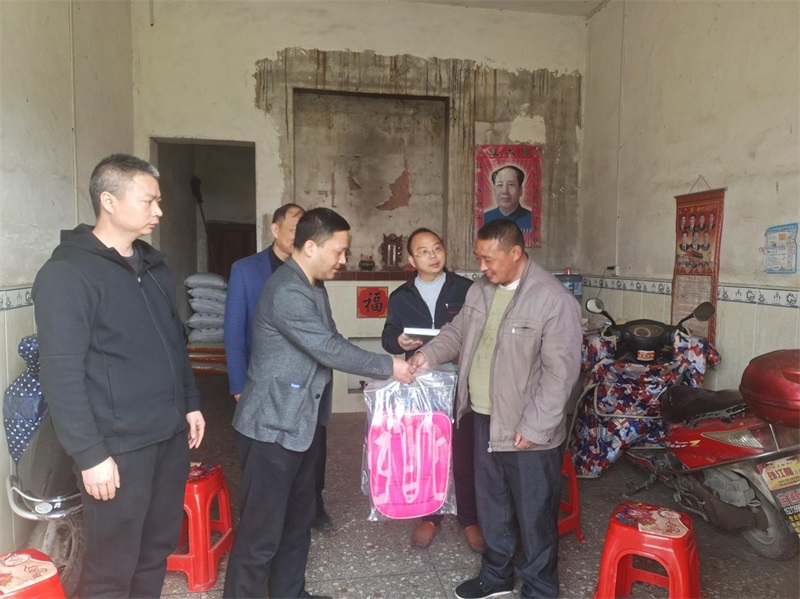 洞口县总工会：圆梦“微心愿”携手共振兴