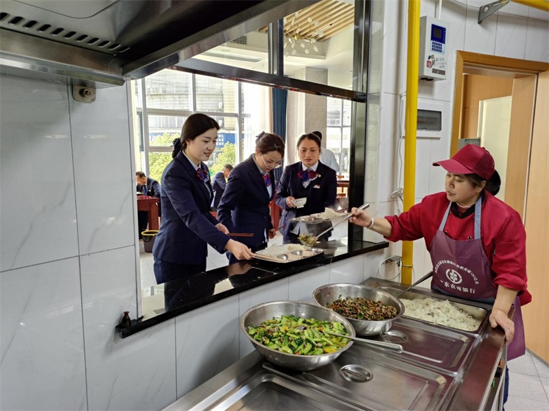 ​邵东农商银行机关食堂顺利开业