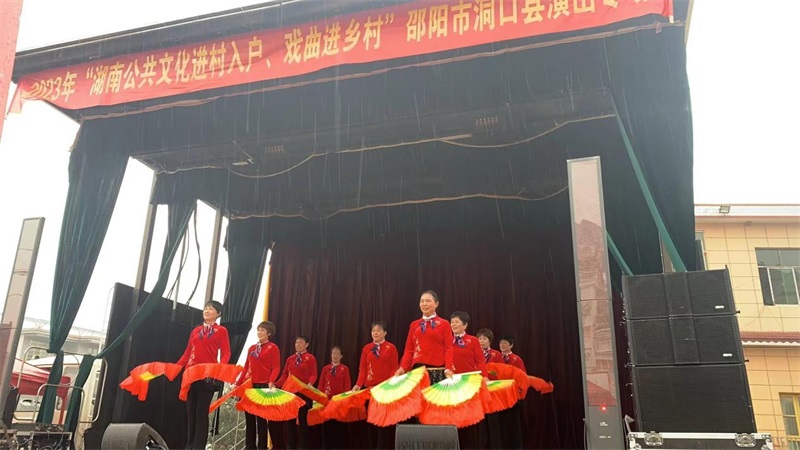 洞口县文化馆“送戏下乡”走进大斗村