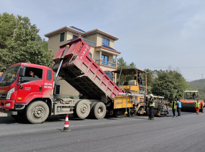 新宁县公路建设养护中心：公路建养“春耕”忙
