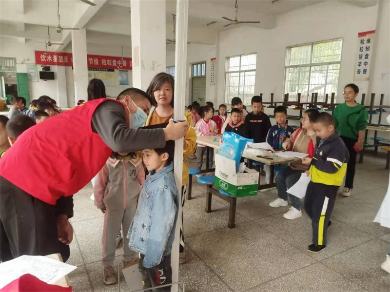 邵东市水东江镇卫生院开展幼儿体检活动
