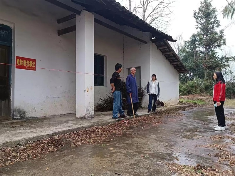 洞口县茶铺茶场管理区落实常态化自建房安全排查