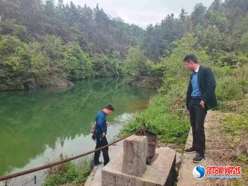 洞口县桐山乡开展常态化巡河（库） 守护一山碧水