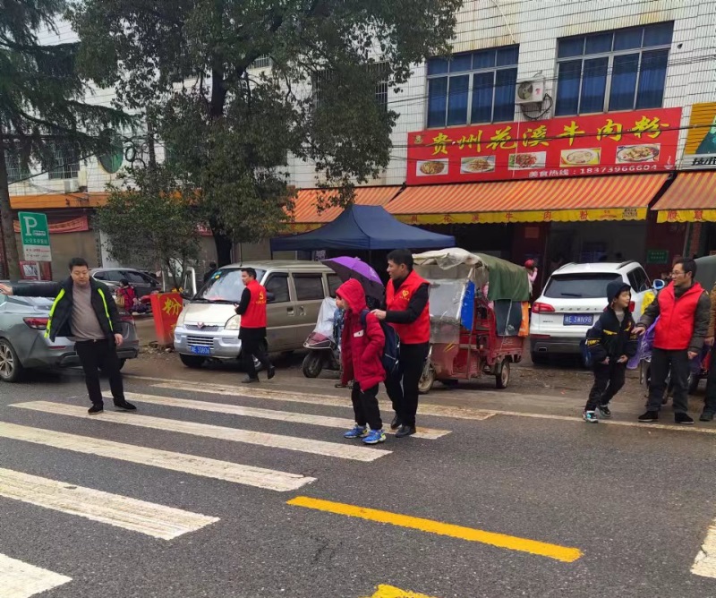 隆回县三阁司镇：党员“护学岗”，织好“防护网”