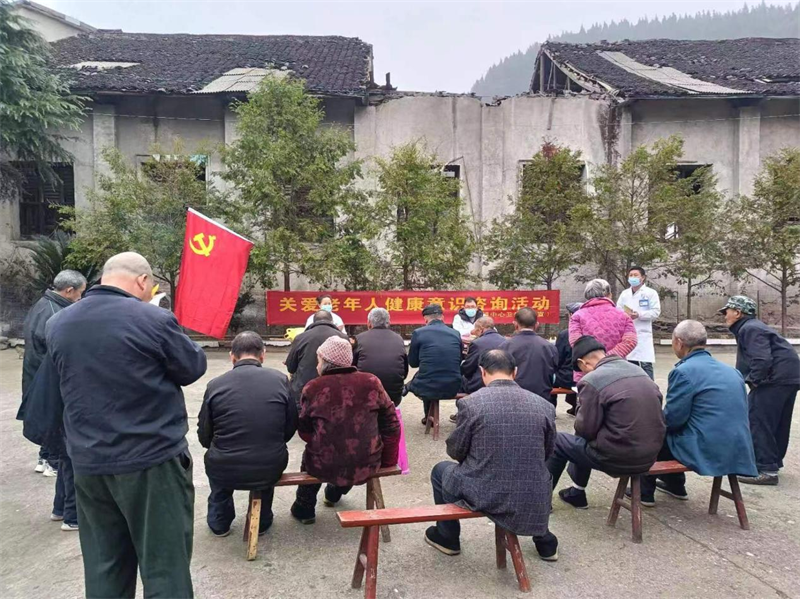 新宁县一渡水镇中心卫生院党支部开展“一月一课一片一实践”主题党日活动