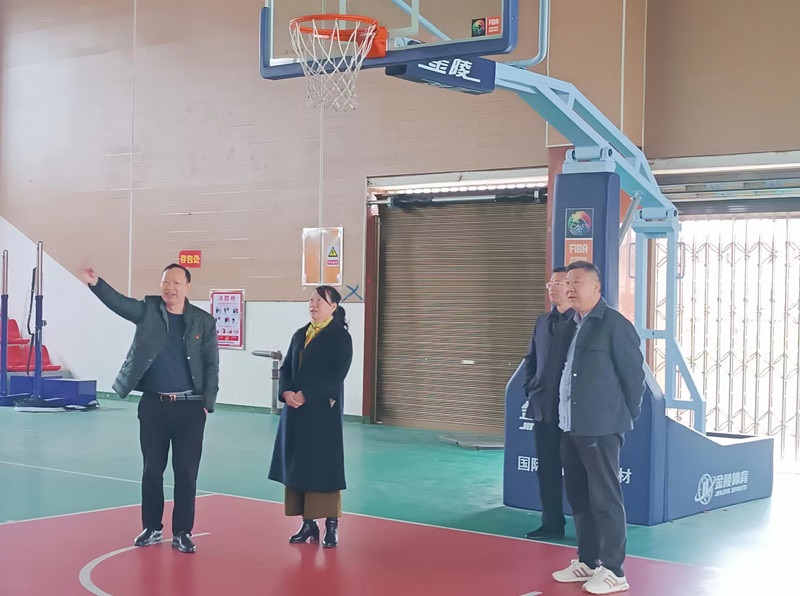 隆回县万和实验学校迎接邵阳市督导评估组的督导评估检查
